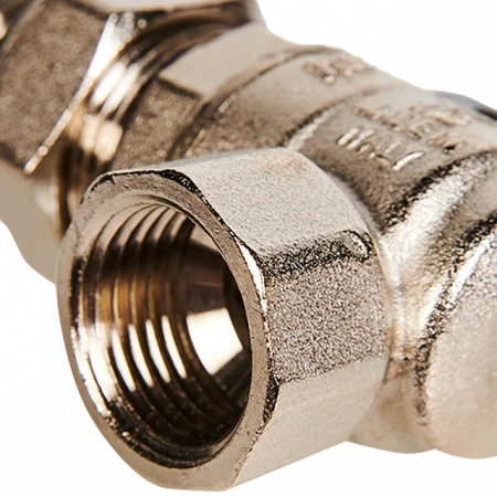 Кран шаровой с американкой угловой STOUT бабочка 1/2" ВР/НР